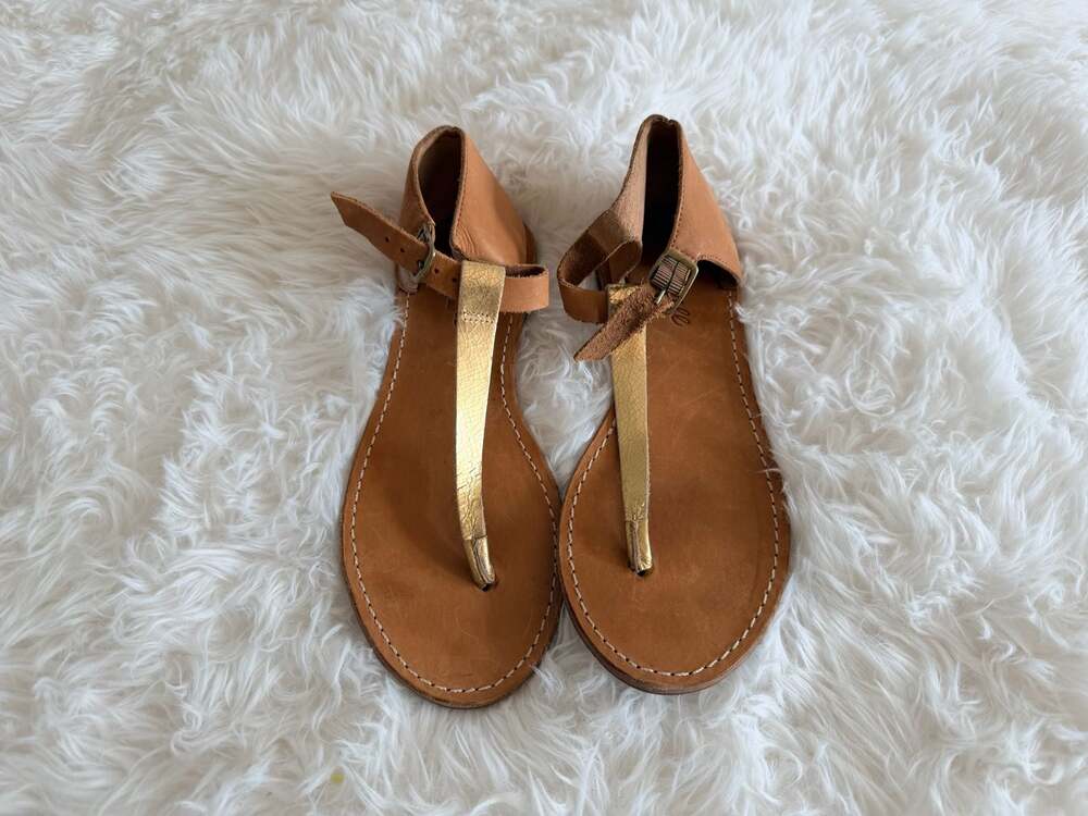 Madewell Size 6 Leather T-Strap Sandals - Picture 1 of 5
